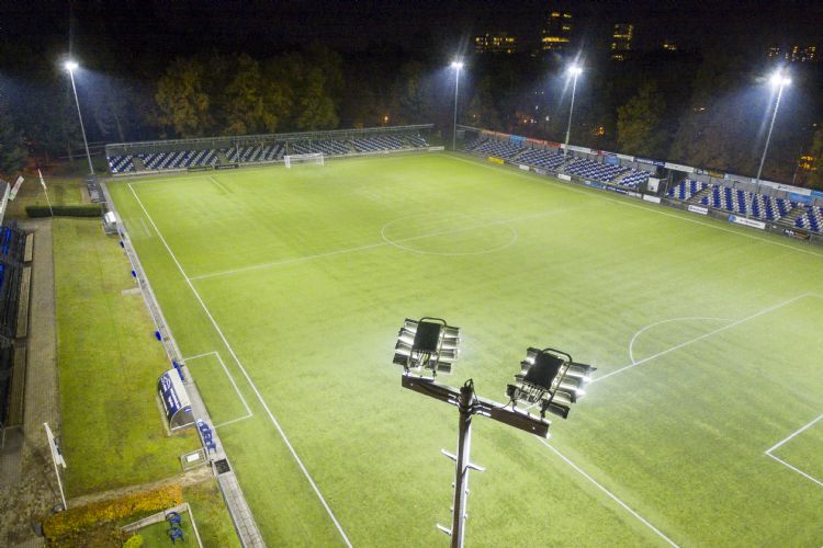 Sportverlichting.com installeerde onder meer ledverlichting bij AGOVV.